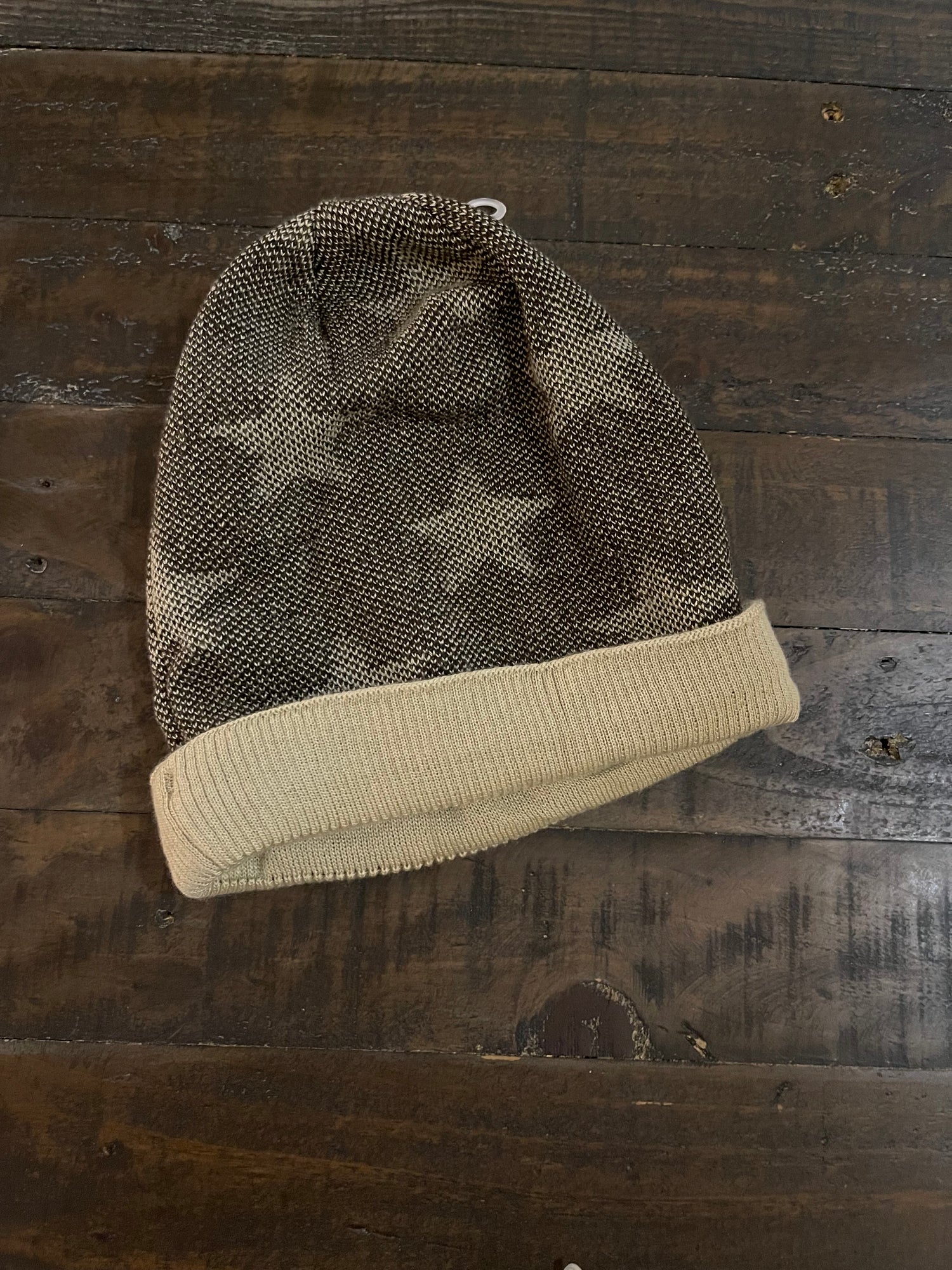 Bonnet avec des motifs étoilés