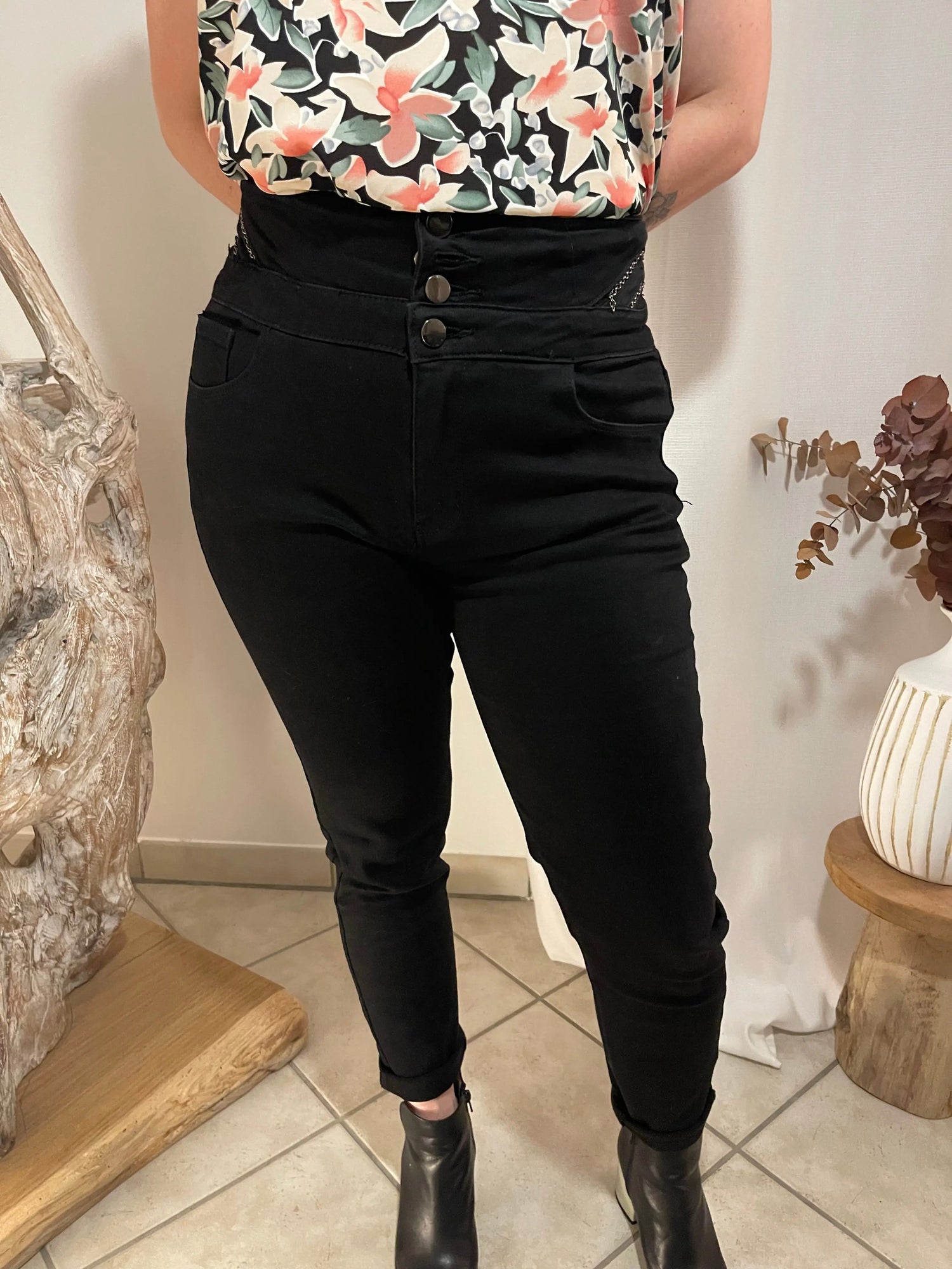 Jean noir avec détail Manigance.fr