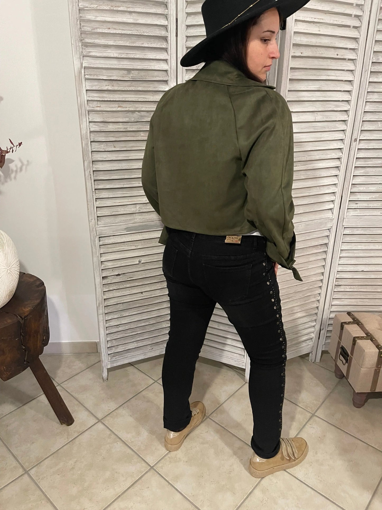 Jean noir avec détail sur le côté Manigance.fr