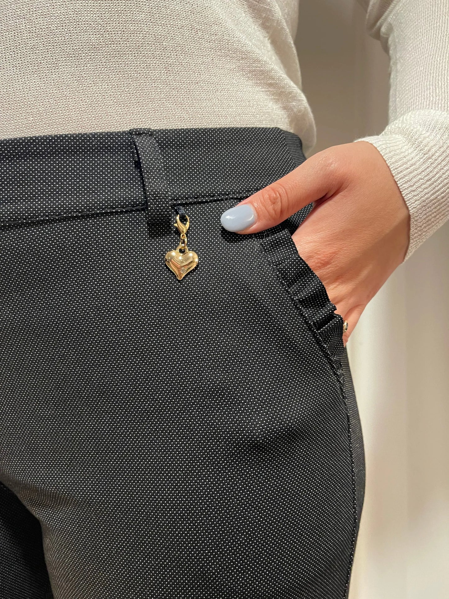 Pantalon noir avec détail Manigance.fr