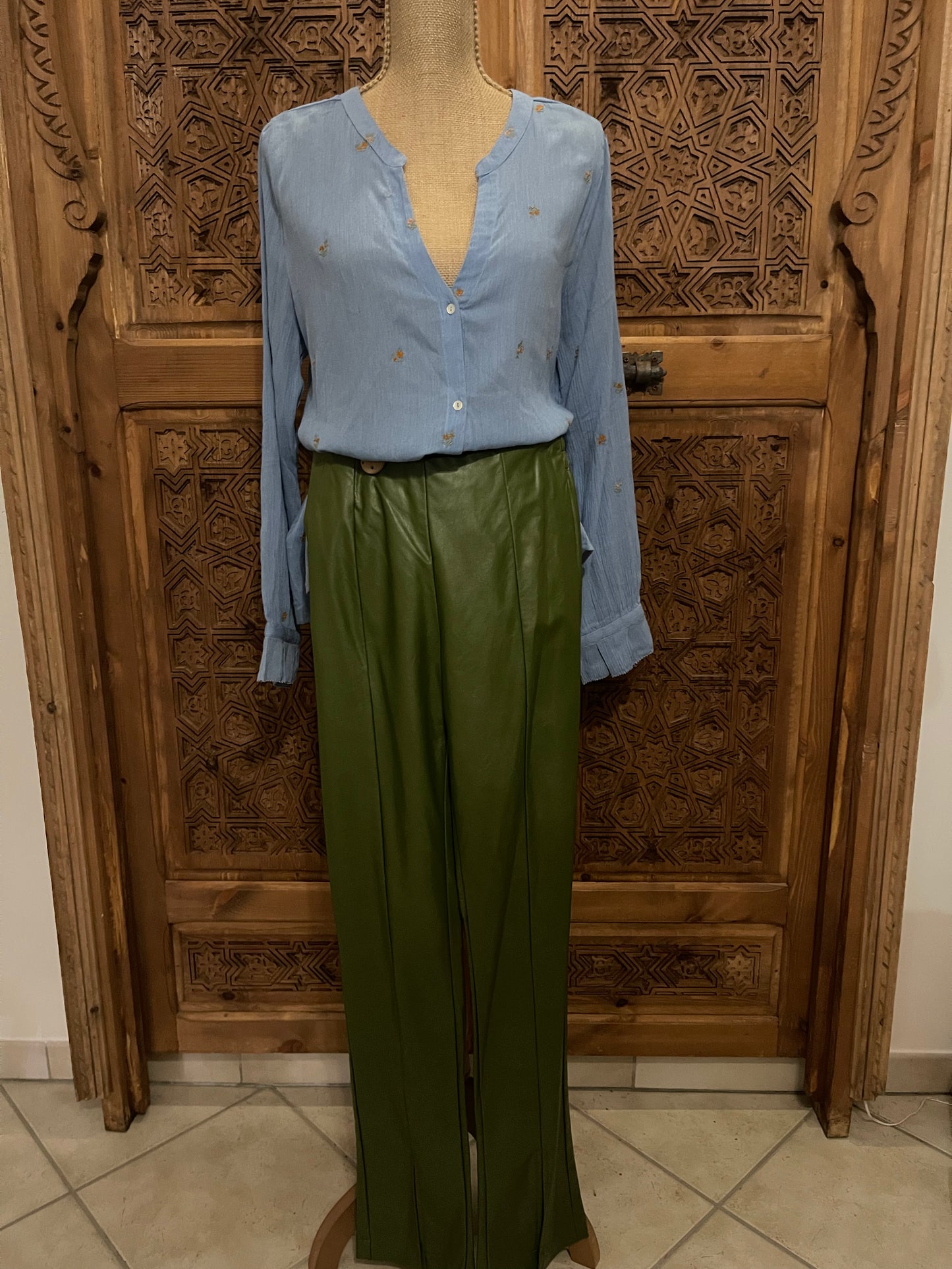 Chemise à fleur brodée